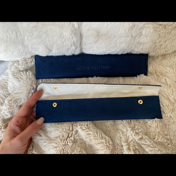 Authentic Louis Vuitton fine jewelry travel case. - Picture 3 of 5
